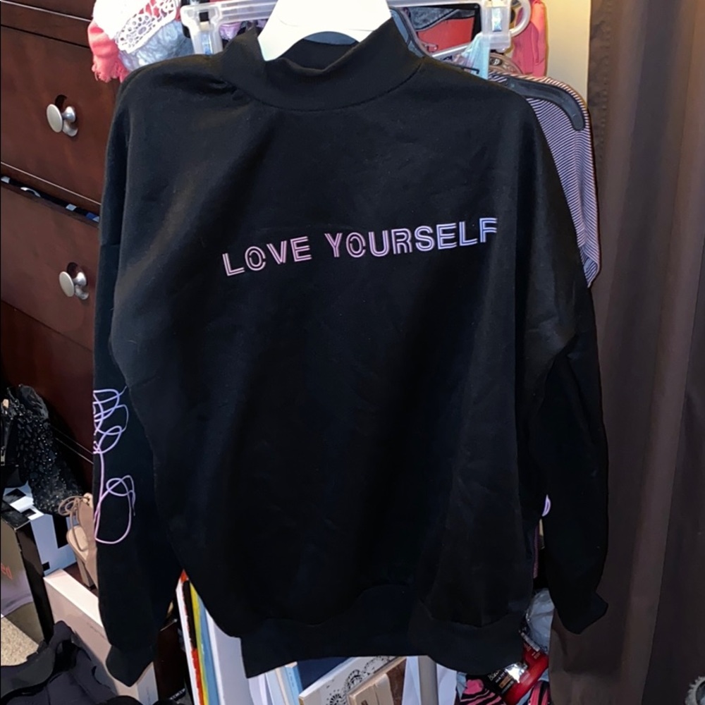 Sweatshirt